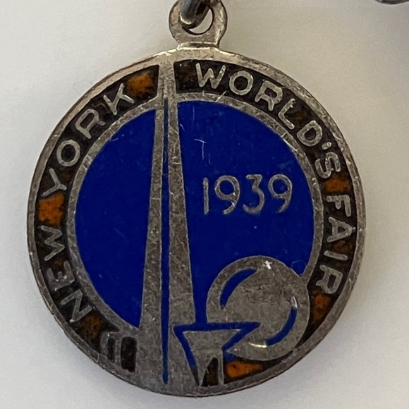 Antique Betty Boop 1939 Worlds Fair Official Pin - Picture 2 of 5